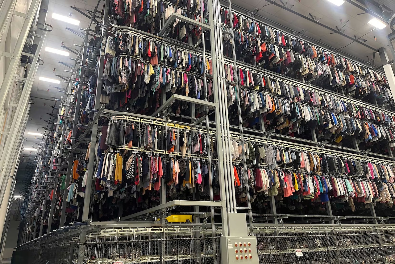 Secondhand clothing sales sizzle with inflation-fatigued consumers, report says [Video]