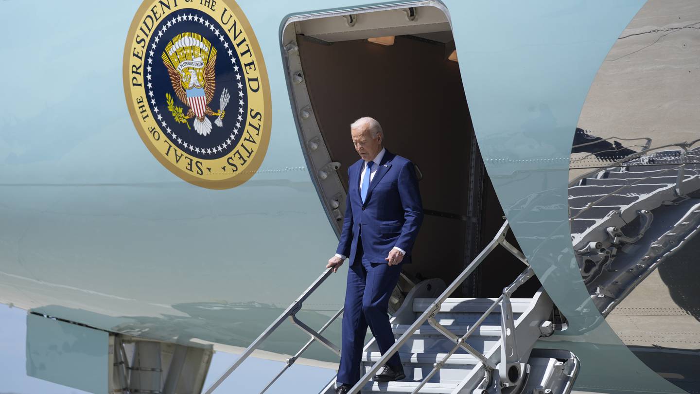 Biden visits Wisconsin to laud a new Microsoft facility, meet voters  and troll Trump  WPXI [Video]